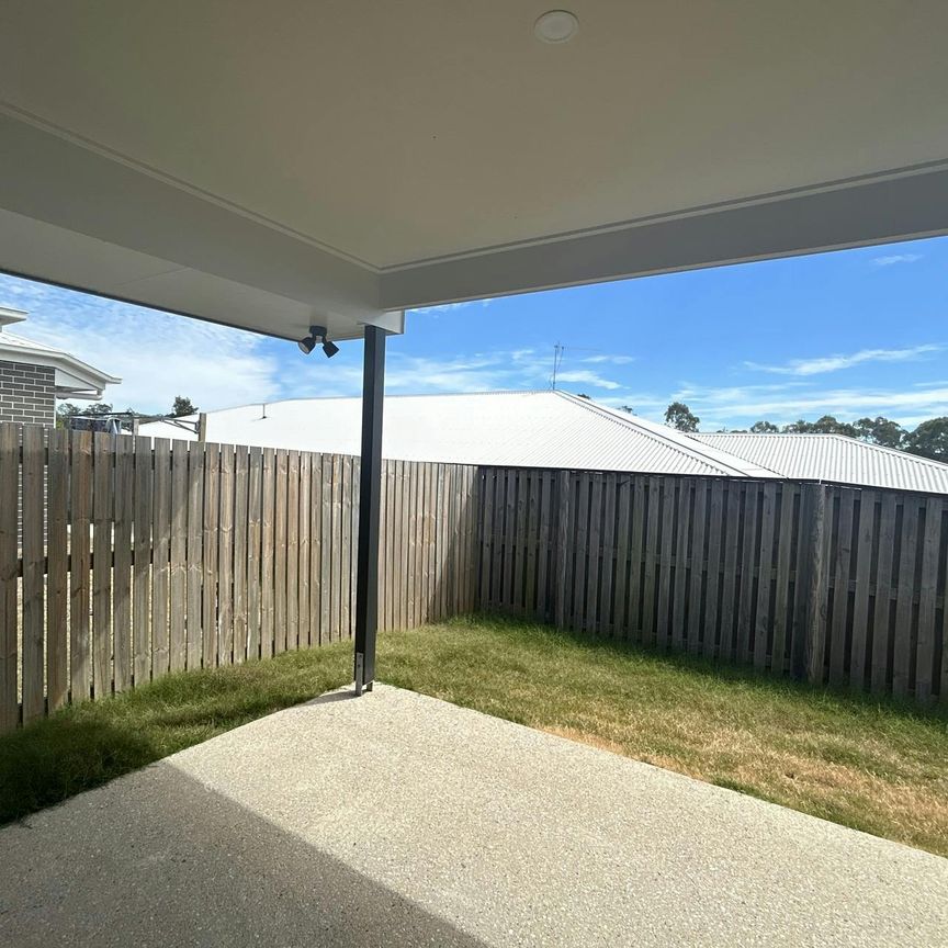 BEAUTIFUL BRAND NEW FAMILY HOME AVAILABLE FOR RENT NOW! - Photo 1