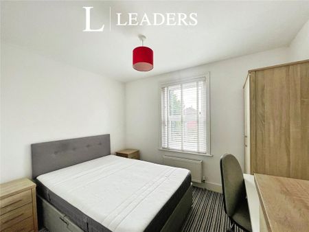 2 bedroom flat to rent - Photo 2