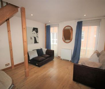 1 bedroom mews to rent - Photo 1