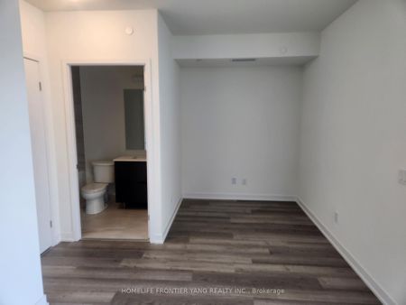 For Lease - 6 David Eyer Road Unit# 417, Richmond Hill, Ontario - Photo 4