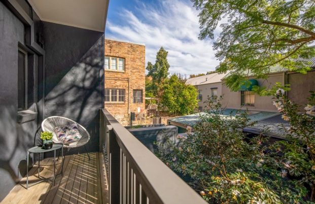 Sophisticated 2 Bedroom Plus Study Living in Surry Hills - Photo 1