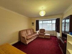 2 bed Maisonette for Rent - Photo 2