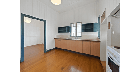 Highly Sort After Leafy Location! - Photo 2