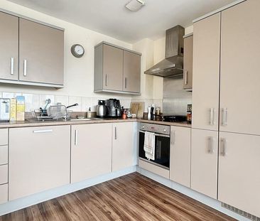 2 bedroom flat to rent - Photo 4