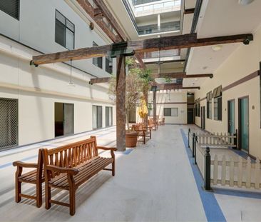 PERFECT SPACIOUS FURNISHED LOFT FOR STUDENTS IN A PRIME LOCATION! - Photo 5