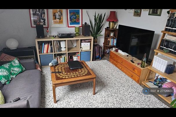 2 bedroom flat to rent - Photo 1