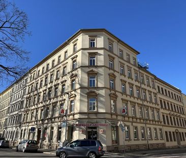 Großzügige 2-Raum-Altbauwohnung nahe Brühl-Boulevard - Photo 1