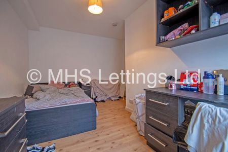 4 Bedroom Mid Terraced House for rent in Harold Terrace - Photo 5