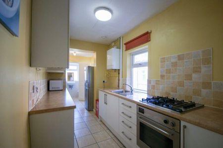 3 bedroom terraced house to rent - Photo 5