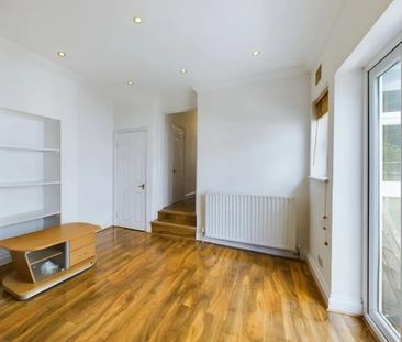 Room in a Shared Flat, Penwith Road, SW18 - Photo 6