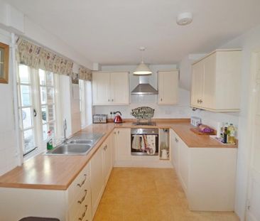 2 bedroom semi-detached house to rent - Photo 5