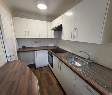 2 bedroom end of terrace house to rent - Photo 3