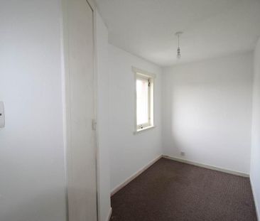 3 bedroom flat to rent - Photo 6