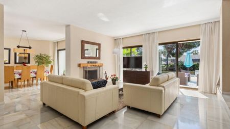 4 bedroom luxury Villa for rent in Marbella, Spain - Photo 5