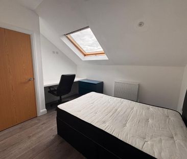 1 bedroom in a house share to rent - Photo 2