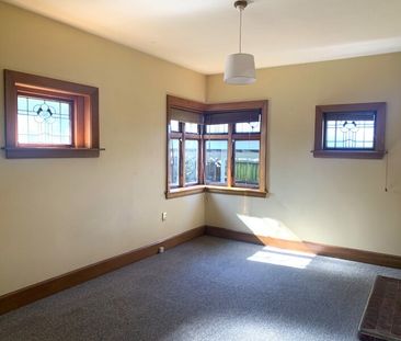 Five bedrooms, large living space with 3 heat pumps. Student property - Photo 5