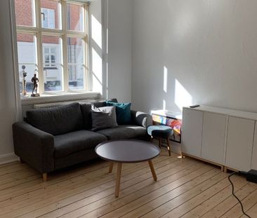 Flot lys 2, vær. lejlighed i øgaden - Photo 1