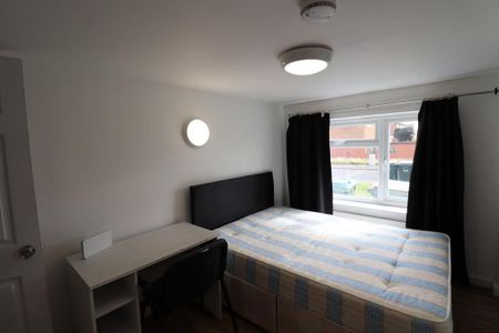 5 bedroom bungalow to rent - Photo 5