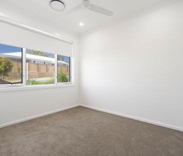 17 Avondale Circuit, Deebing Heights QLD 4306 - House For Rent | Do... - Photo 2