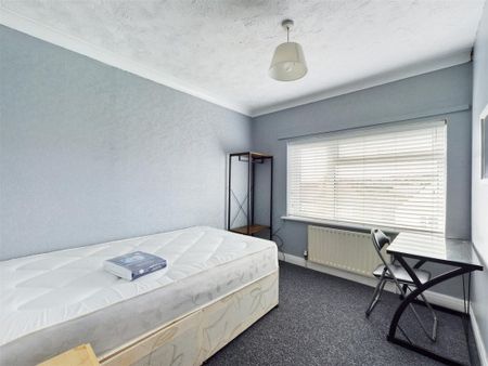 Bevendean Crescent, Brighton - Photo 3