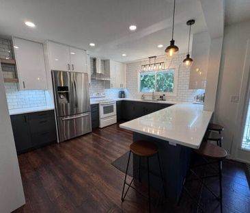 Furnished: 4 bed, 2 bath House – central location, Sept.-June 30th,... - Photo 2