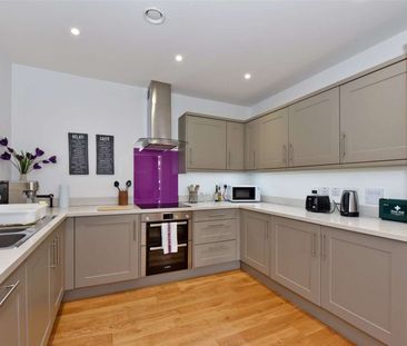 All inclusive short let. Beautifully designed duplex apartment in centre of Henley for short lets, from one week. All bills included. - Photo 5