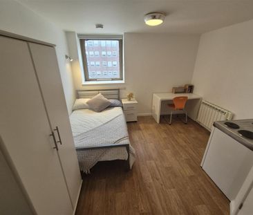 Studio to rent - Photo 1