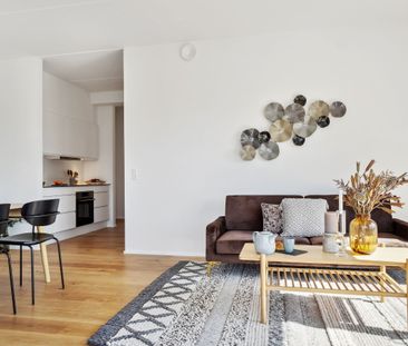 Stor skøn 4-værelses lejlighed med altan i et unikt gårdmiljø - Photo 2