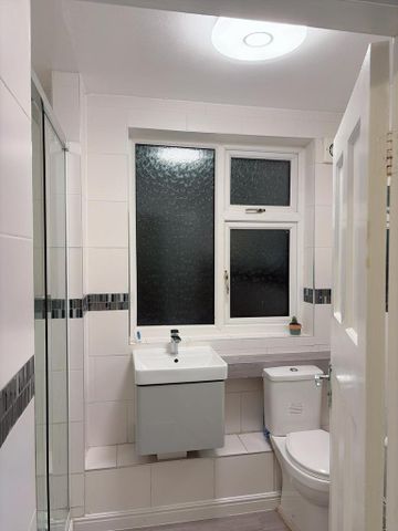 3 bedroom semi-detached house to rent - Photo 4