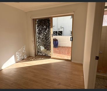 Riverside Retreat With City Views – Your Coastal Lifestyle Awaits! ... - Photo 2