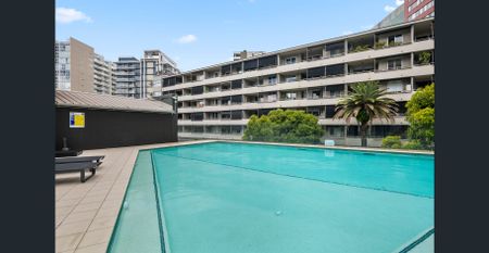 Spacious Refreshed Apartment in the Heart of Fortitude Valley - Photo 4