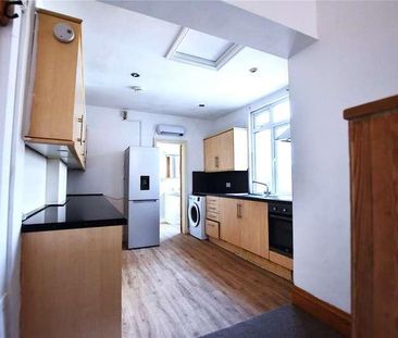 London Road, London, SW16 - Photo 2