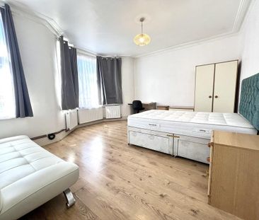 1 bedroom in a house share to rent - Photo 2