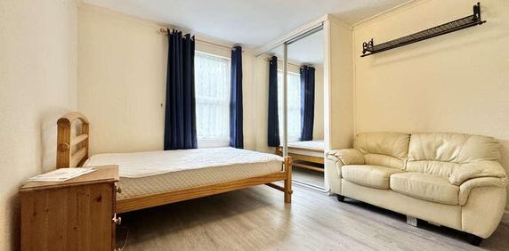 Eade Road, Finsbury, N4 - Photo 2