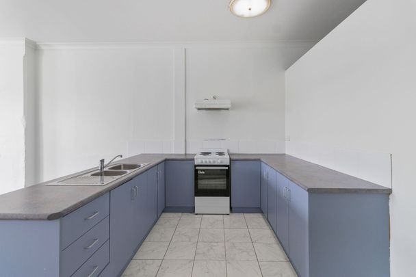 1-Bedroom Apartment for Rent – Convenient Living Above Local Shops! - Photo 1