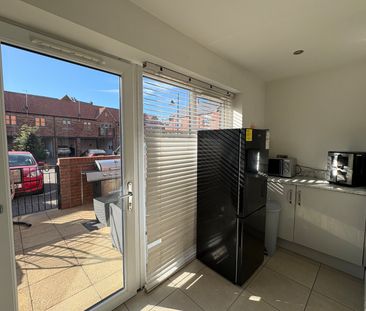 3 bedroom terraced house to rent - Photo 3