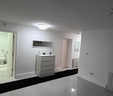 6 bedroom terraced house to rent - Photo 5