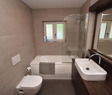 Elegantes und geräumiges Dachgeschoß - Photo 3