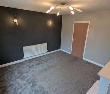 Summer Hall Ing, Wyke, BD12 - Photo 6