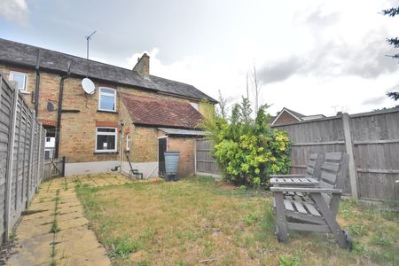 3 bedroom mid terraced house to rent, - Photo 4