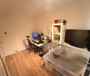 3 bedroom flat to rent - Photo 3