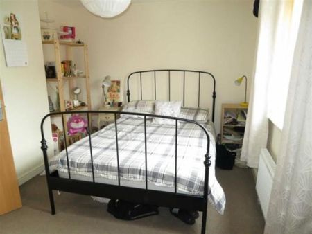 2 bedroom semi-detached house to rent - Photo 2