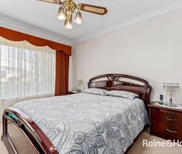 Spacious Family Home in a Prime, Convenient Location - Photo 4