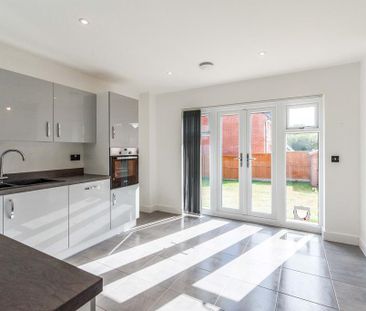 3 bedroom semi-detached house to rent - Photo 4