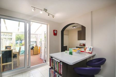 3 Bed Terraced House, Kenpas Highway, CV3 - Photo 5