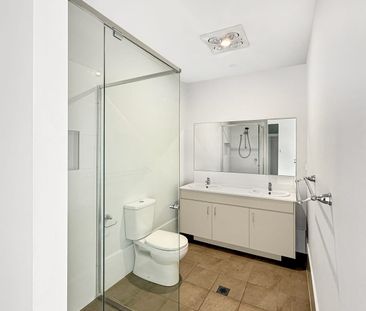 Spacious Family Home with Modern Comforts! - Photo 3