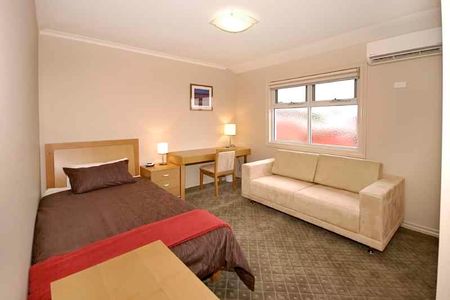 Room 9 (Non Ensuite) - Photo 4