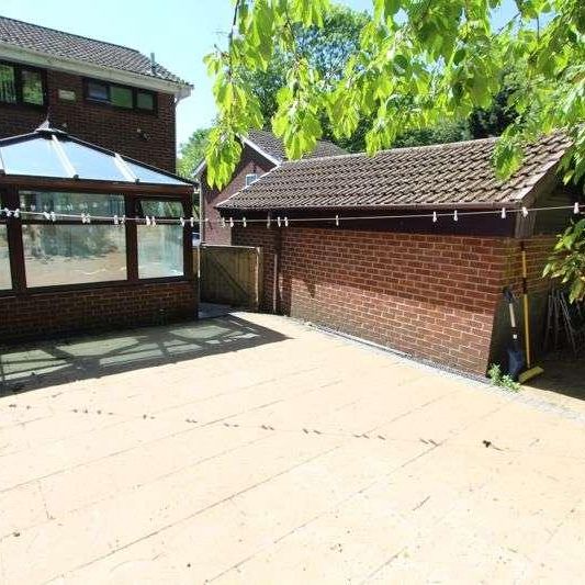Dean Court, Queensway, Rochdale, OL11 - Photo 1