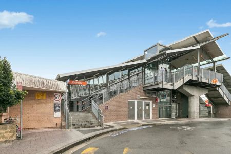 Jade Gardens: Heavenly Top Floor Chic Apartment With Light, Tree Top Views, Skylight, High Ceilings, Lift Access, Walk to Bayside, Train, Bus & Cafes - Photo 2