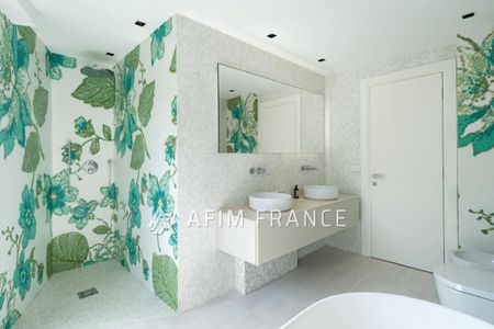 À seulement quelques pas de la plage, cette magnifique Villa b - Photo 3